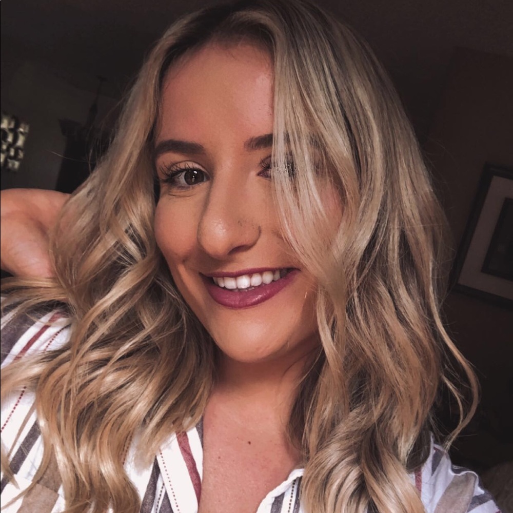 Meet your Posher, Dominique